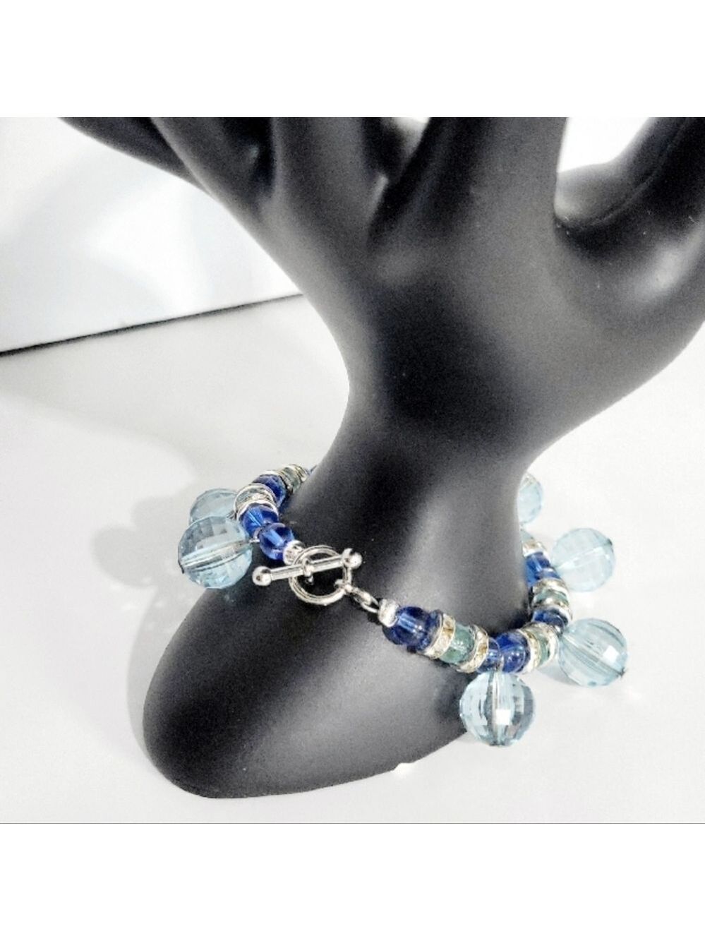 Artisanal Blue Beaded Bracelet Elegant - Picture 5 of 5